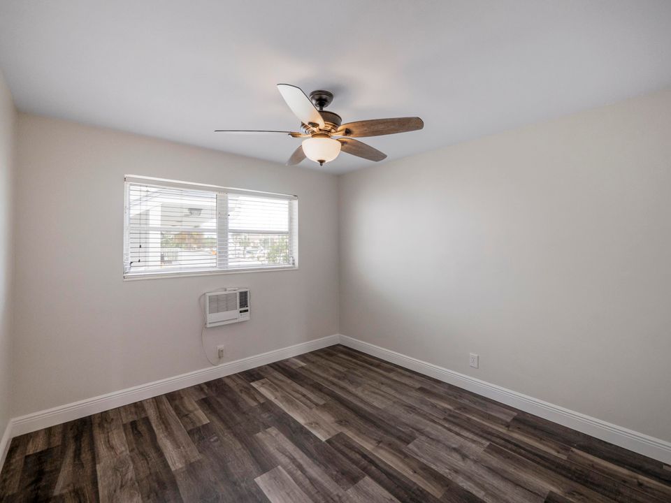 Active With Contract: $1,800 (2 beds, 1 baths, 704 Square Feet)