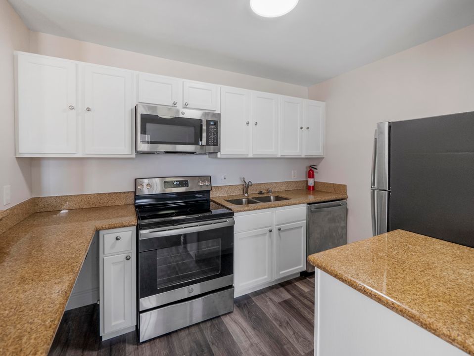 Active With Contract: $1,800 (2 beds, 1 baths, 704 Square Feet)