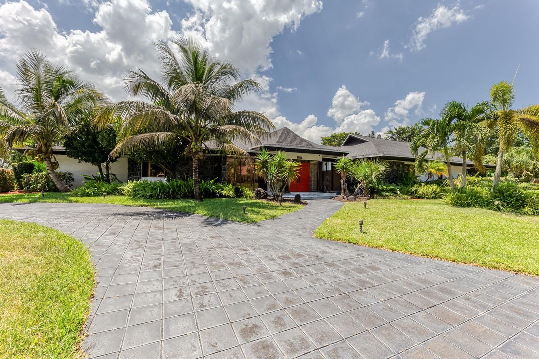 Recently Sold: $1,299,000 (4 beds, 3 baths, 4685 Square Feet)