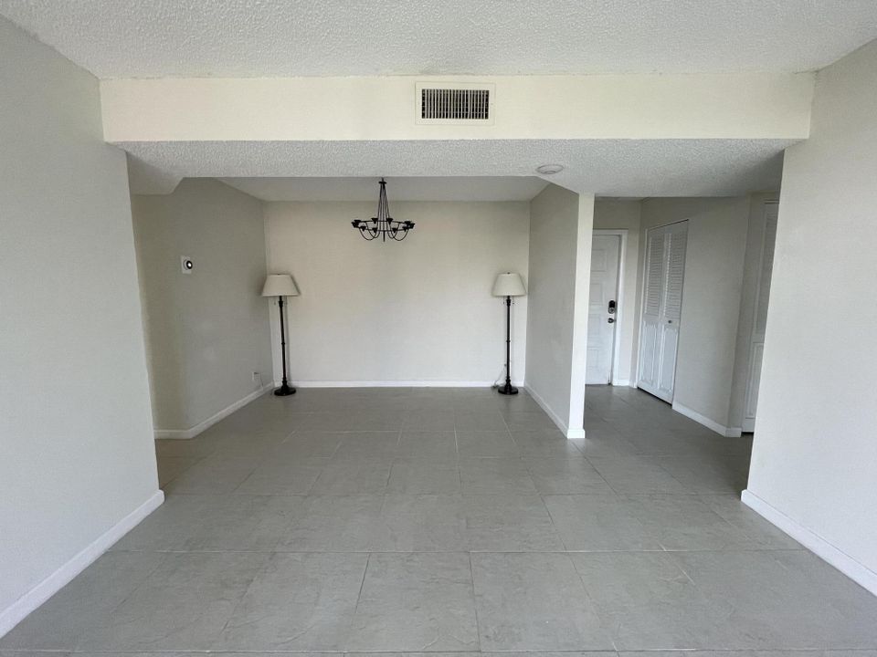 Recently Rented: $2,100 (2 beds, 2 baths, 1150 Square Feet)