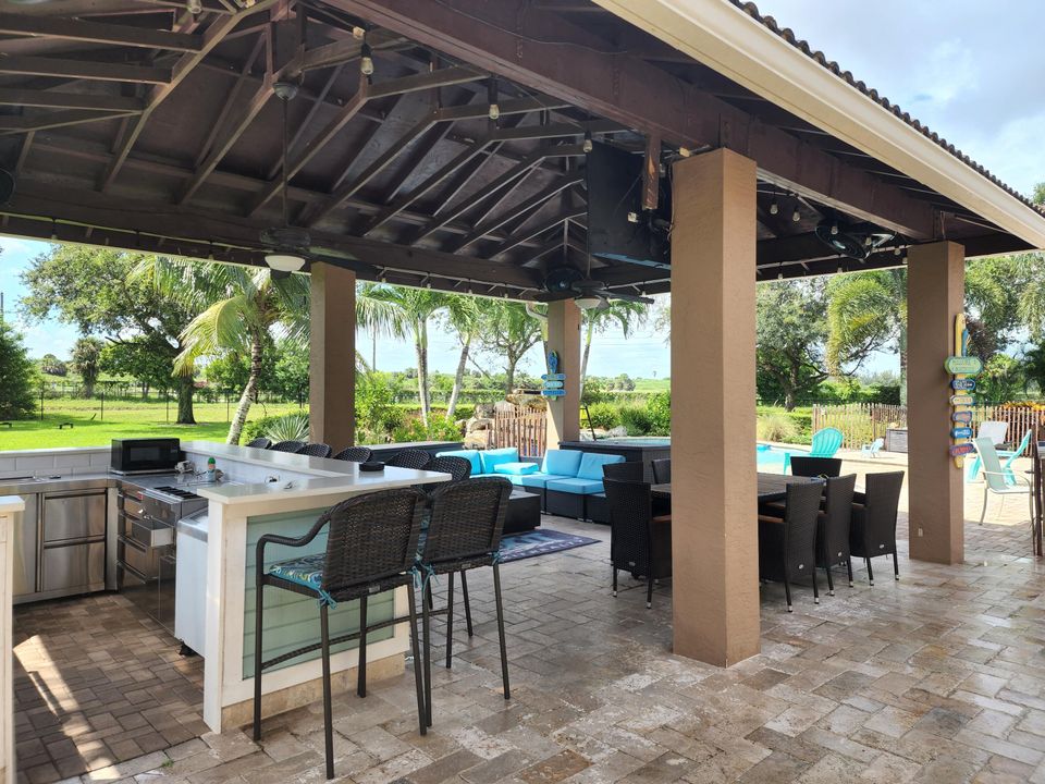 Recently Sold: $1,250,000 (5 beds, 3 baths, 3025 Square Feet)