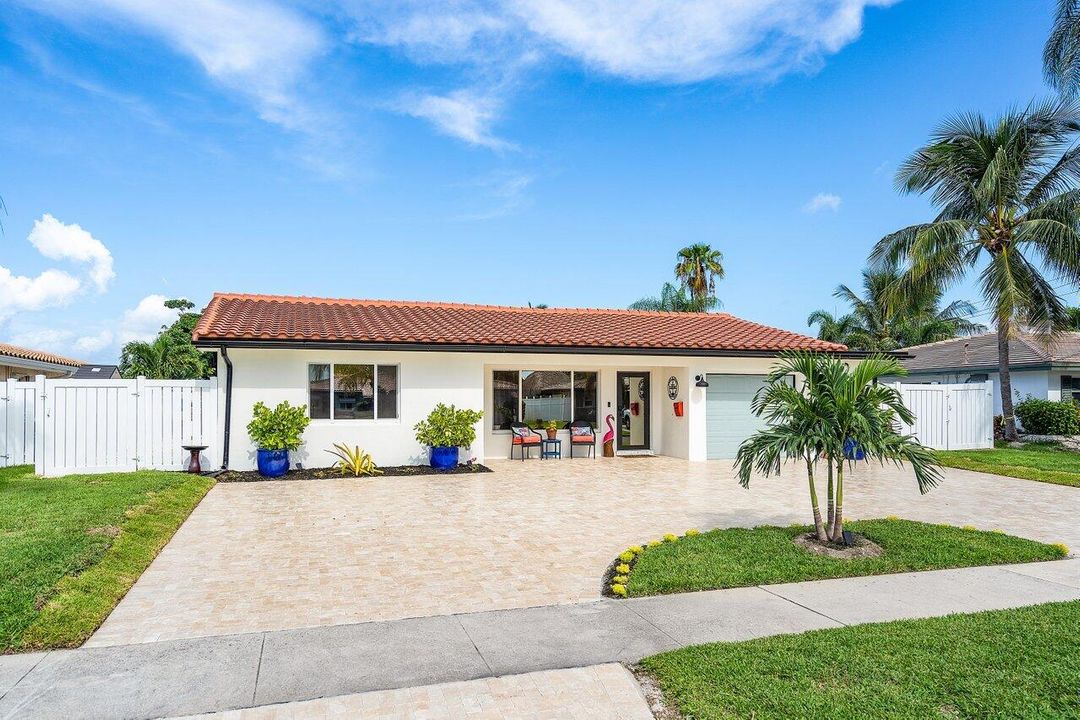 Recently Sold: $1,474,901 (3 beds, 3 baths, 1831 Square Feet)