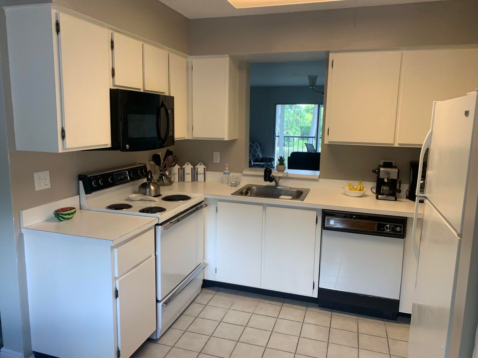 Active With Contract: $15,000 (2 beds, 2 baths, 1080 Square Feet)