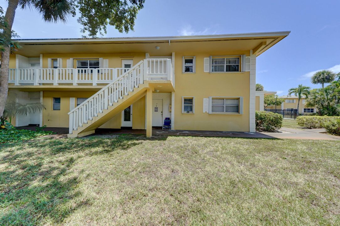 Active With Contract: $1,800 (2 beds, 1 baths, 840 Square Feet)