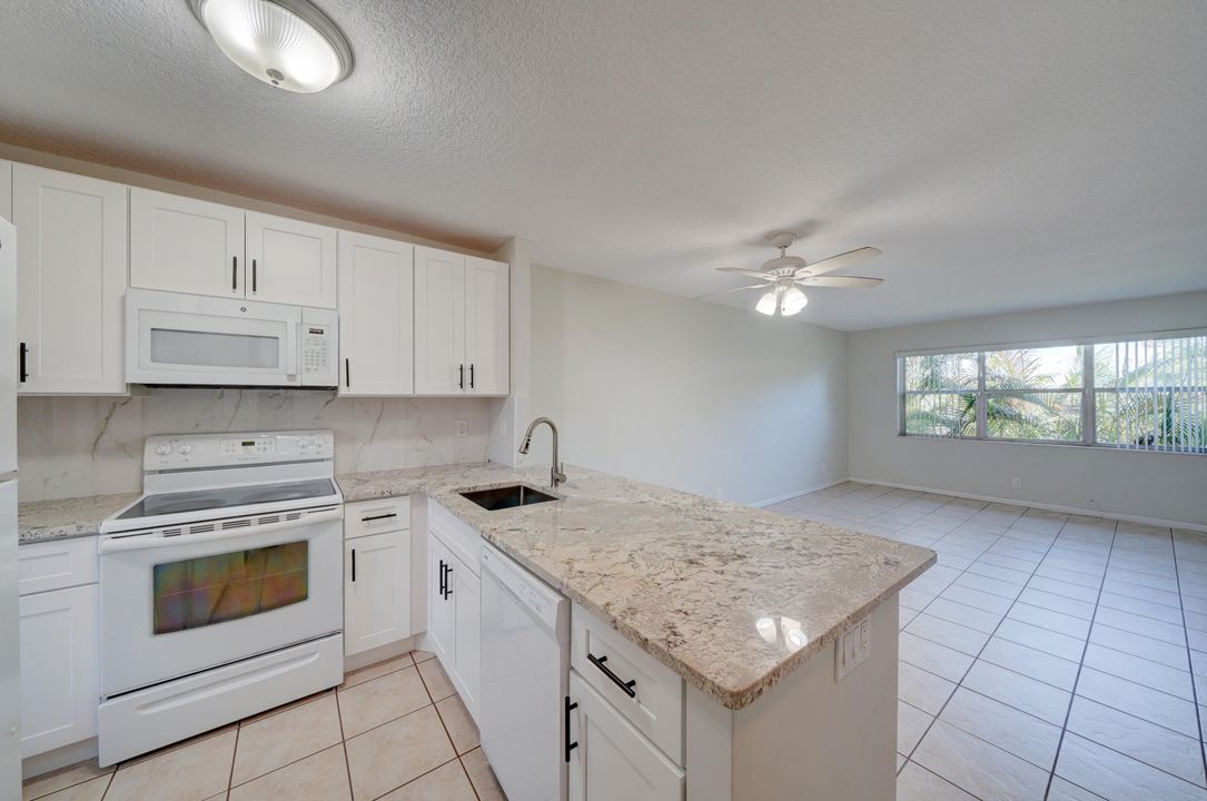 Active With Contract: $1,800 (2 beds, 1 baths, 840 Square Feet)