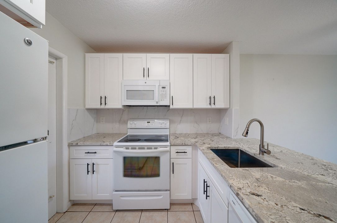 Active With Contract: $1,800 (2 beds, 1 baths, 840 Square Feet)