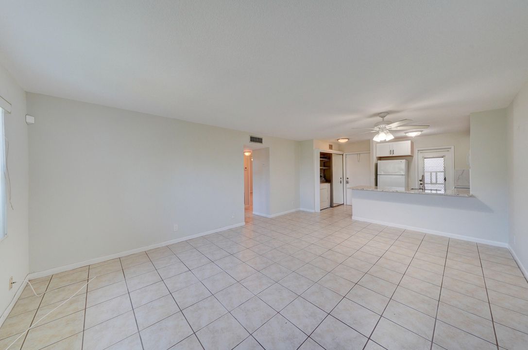 Active With Contract: $1,800 (2 beds, 1 baths, 840 Square Feet)