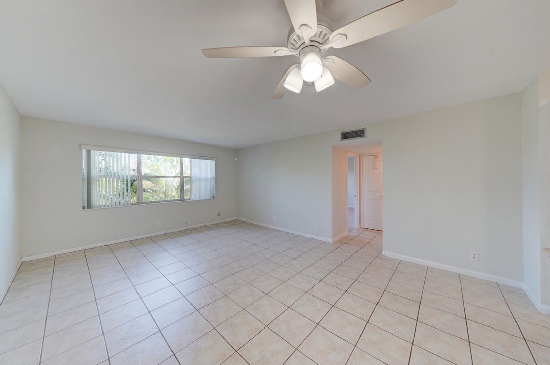 Active With Contract: $1,800 (2 beds, 1 baths, 840 Square Feet)