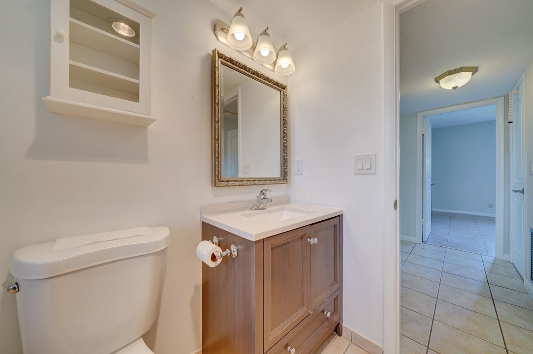 Active With Contract: $1,800 (2 beds, 1 baths, 840 Square Feet)