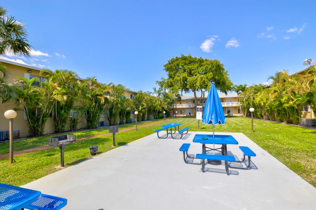 Active With Contract: $1,800 (2 beds, 1 baths, 840 Square Feet)