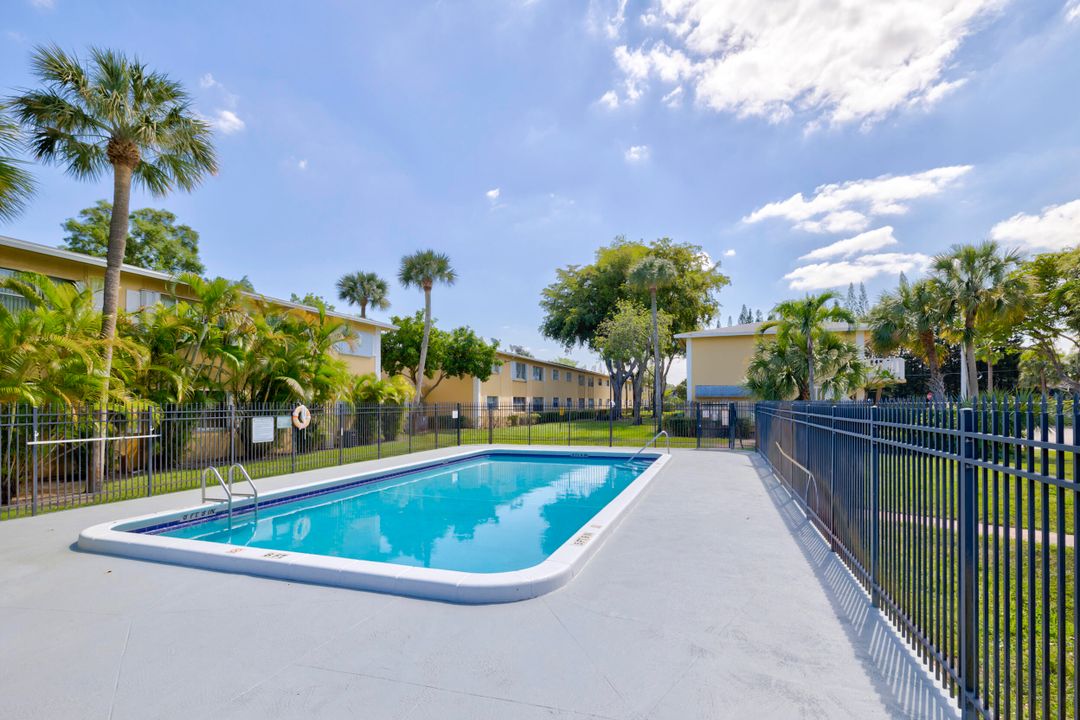 Active With Contract: $1,800 (2 beds, 1 baths, 840 Square Feet)