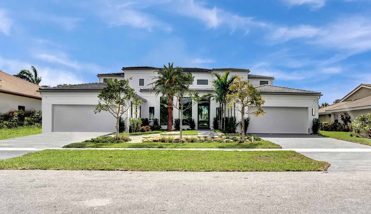 Recently Sold: $4,500,000 (5 beds, 6 baths, 6037 Square Feet)