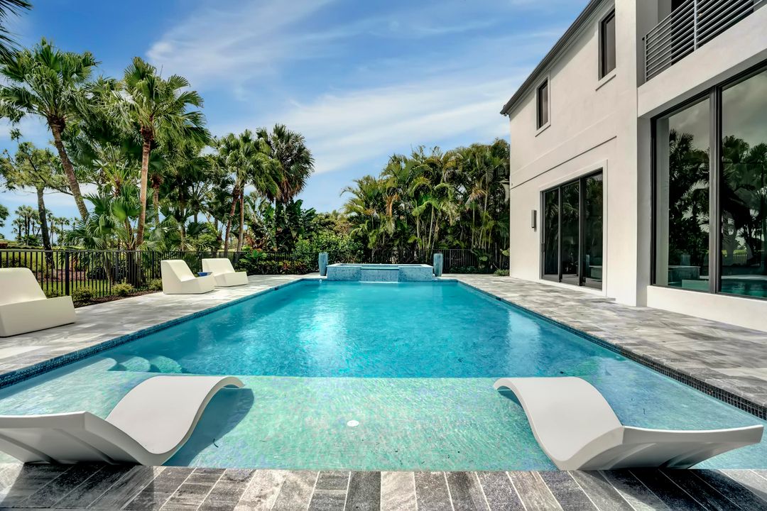 Recently Sold: $4,500,000 (5 beds, 6 baths, 6037 Square Feet)