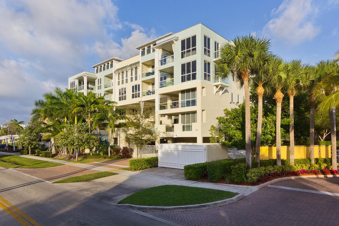 Recently Sold: $775,000 (2 beds, 2 baths, 1621 Square Feet)