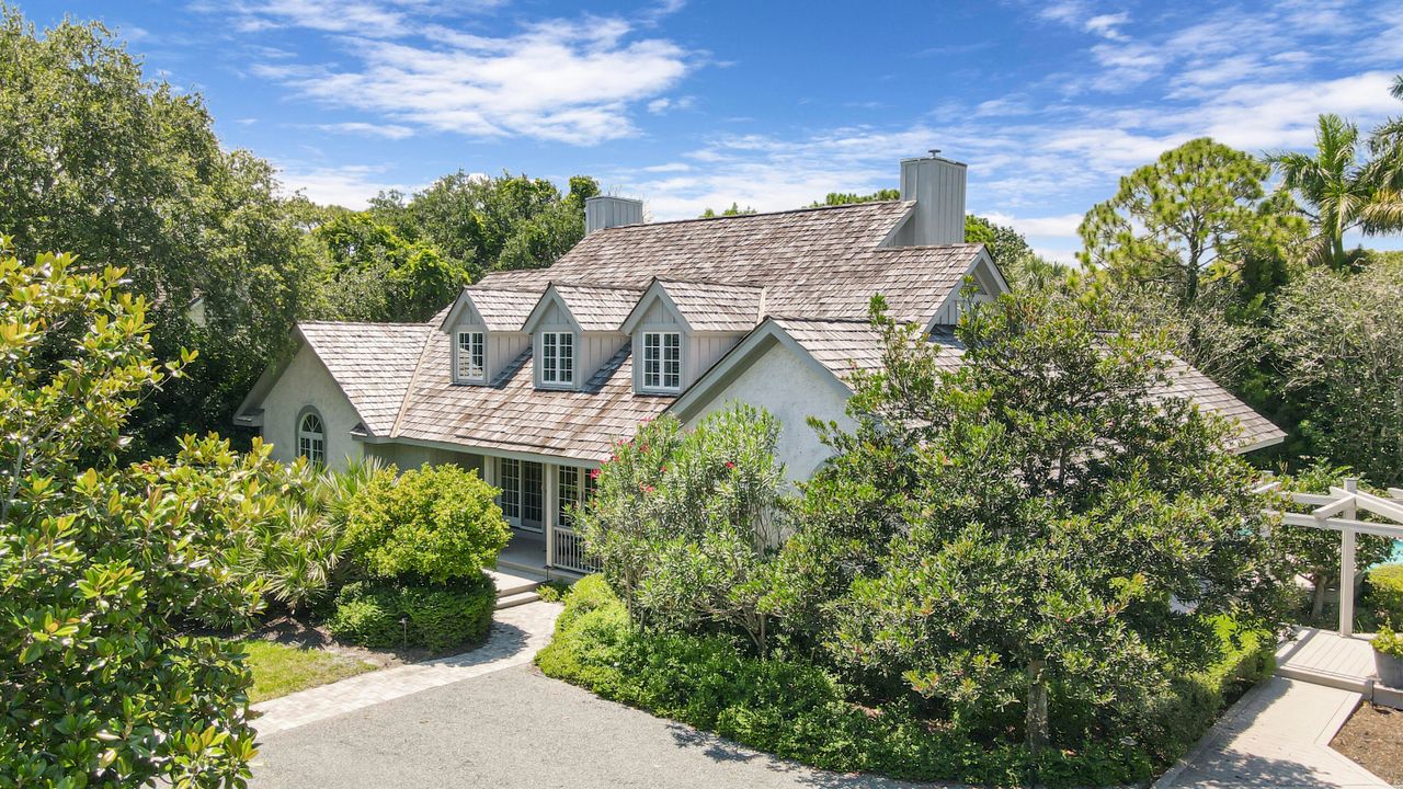 Recently Sold: $2,150,000 (4 beds, 5 baths, 3869 Square Feet)