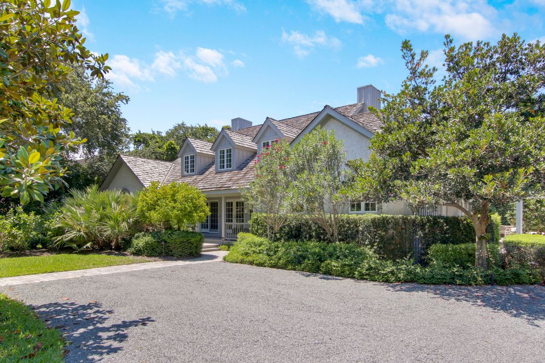Recently Sold: $2,150,000 (4 beds, 5 baths, 3869 Square Feet)