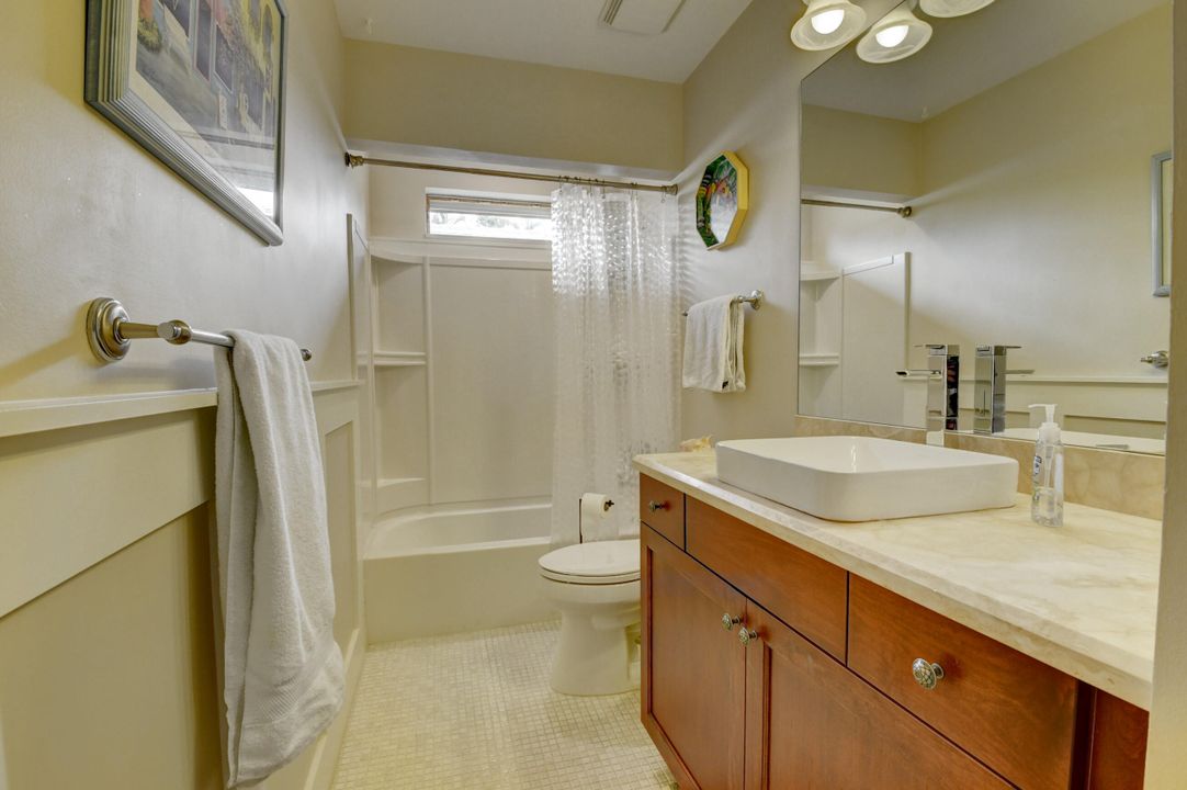 最近售出: $699,000 (3 贝兹, 2 浴室, 1956 平方英尺)