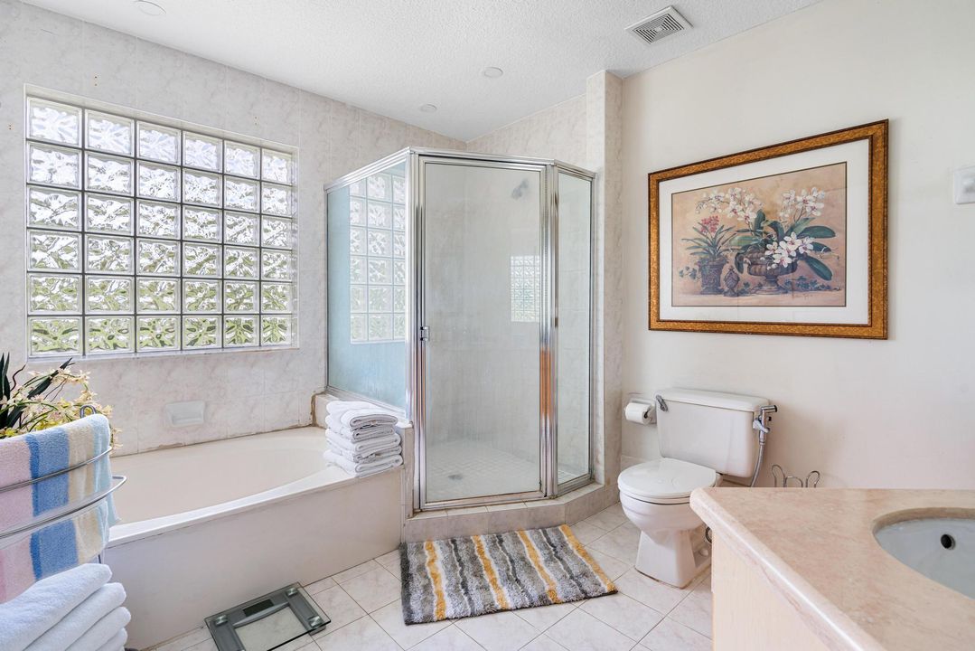 最近售出: $2,800,000 (6 贝兹, 7 浴室, 5326 平方英尺)