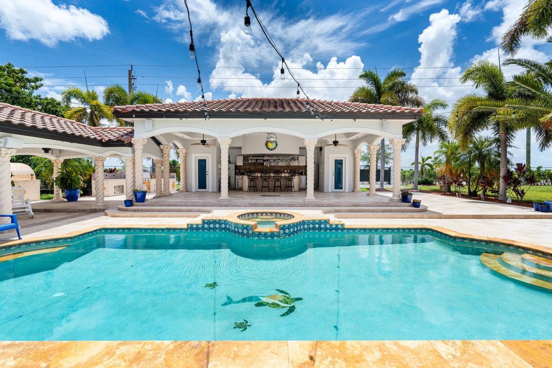 Recently Sold: $2,800,000 (6 beds, 7 baths, 5326 Square Feet)