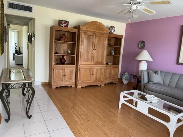 Recently Sold: $153,990 (2 beds, 2 baths, 883 Square Feet)