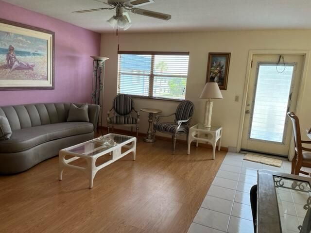 Recently Sold: $153,990 (2 beds, 2 baths, 883 Square Feet)