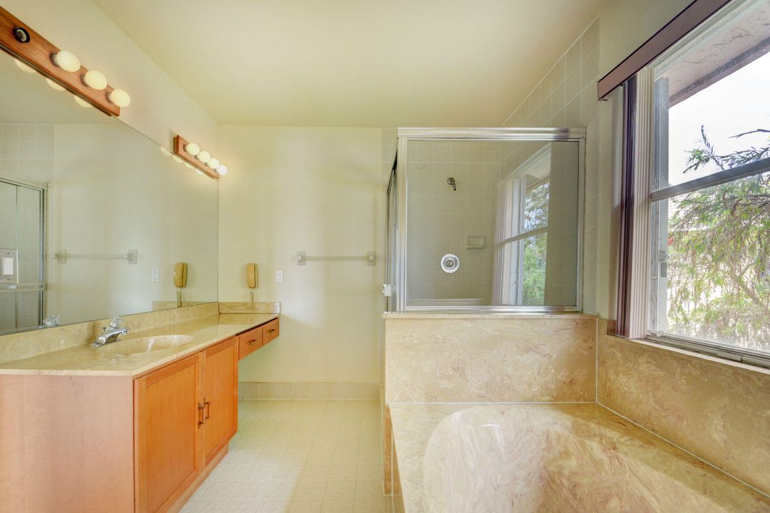 最近售出: $599,000 (4 贝兹, 3 浴室, 2579 平方英尺)
