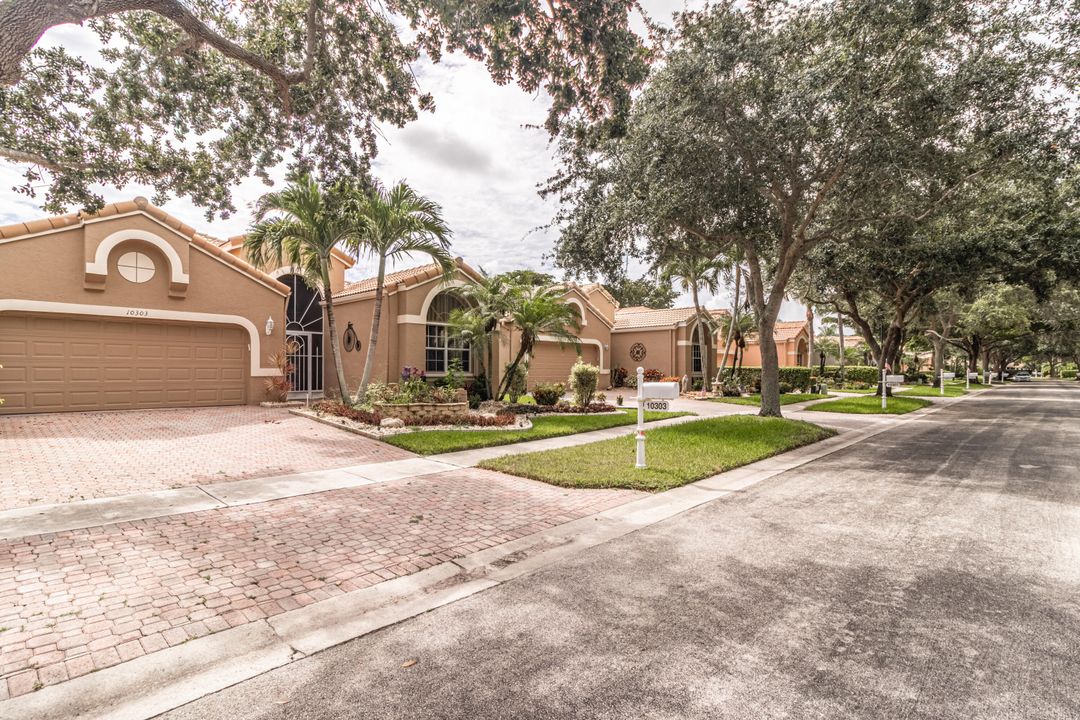 Recently Sold: $639,000 (3 beds, 2 baths, 2331 Square Feet)