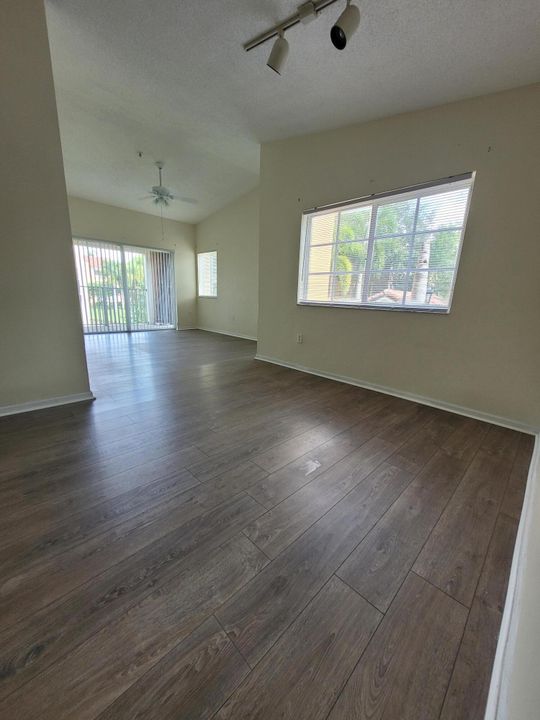 Recently Sold: $189,000 (1 beds, 1 baths, 703 Square Feet)