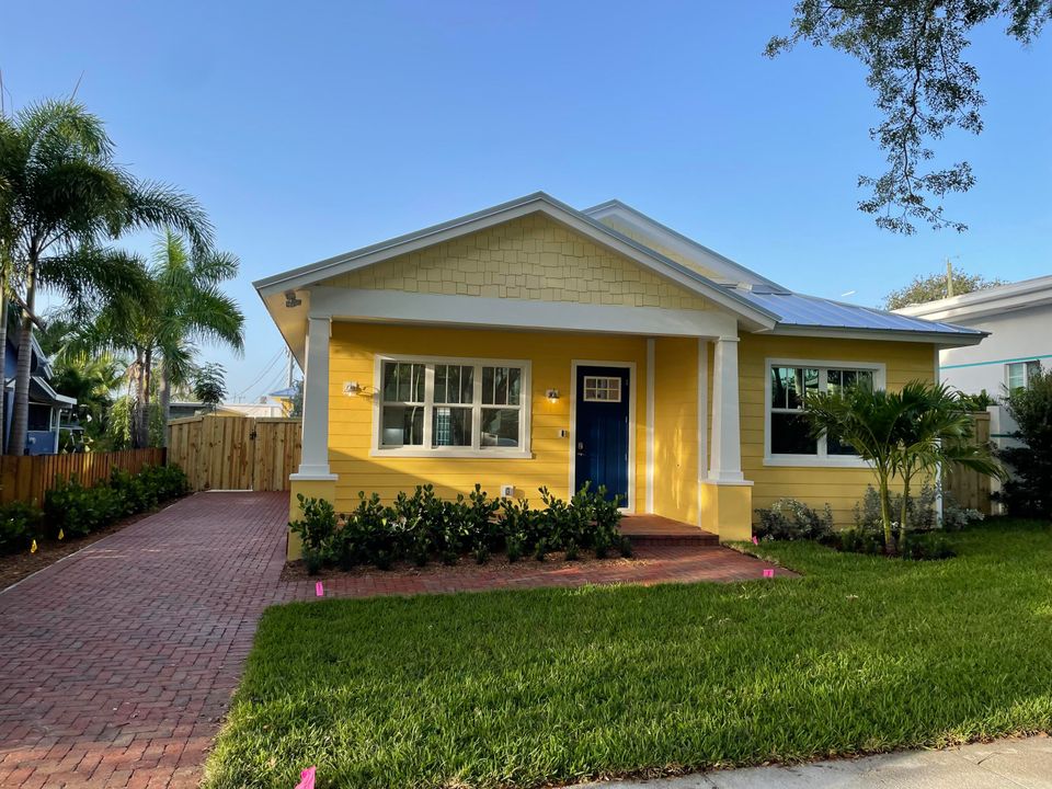 Recently Sold: $1,890,000 (4 beds, 3 baths, 2010 Square Feet)