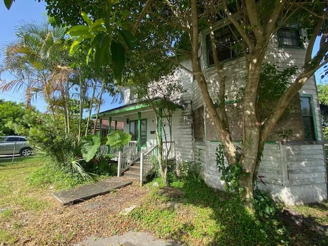 Recently Sold: $114,400 (4 beds, 2 baths, 1608 Square Feet)