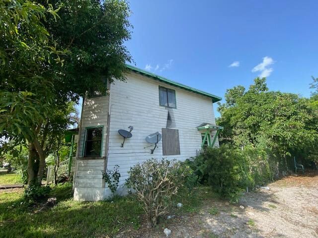 Recently Sold: $114,400 (4 beds, 2 baths, 1608 Square Feet)