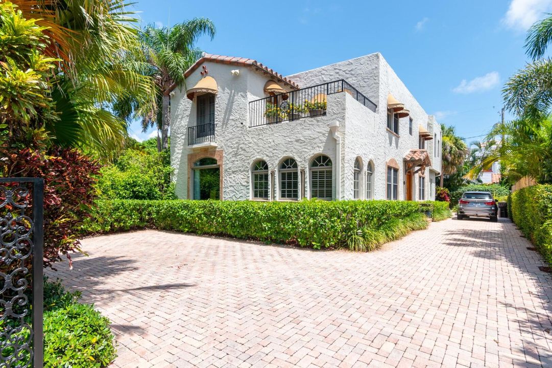 Recently Sold: $4,300,000 (5 beds, 5 baths, 4608 Square Feet)