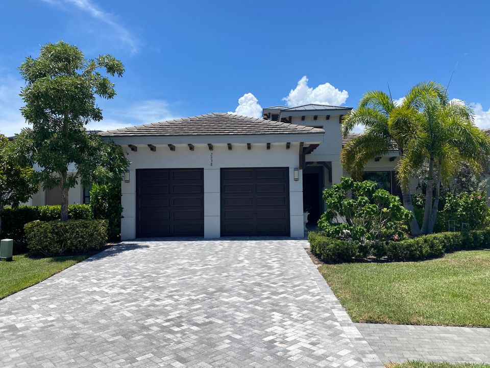 Recently Sold: $999,999 (3 beds, 3 baths, 2482 Square Feet)