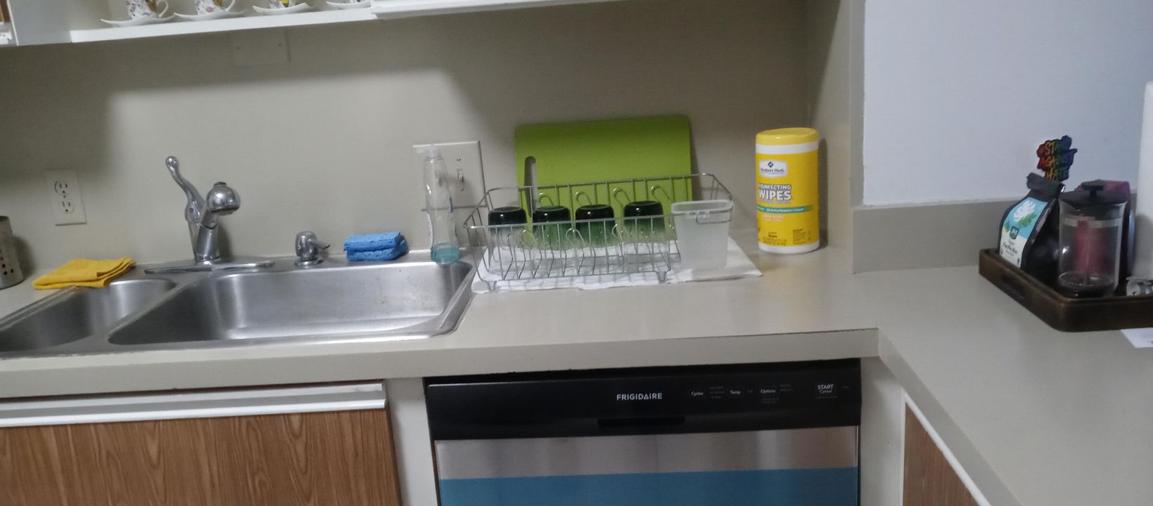 合同活跃: $3,350 (2 贝兹, 2 浴室, 1154 平方英尺)