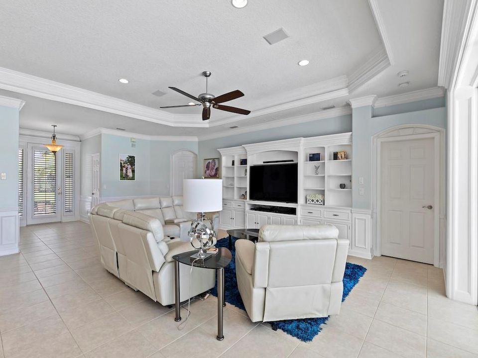 Recently Sold: $1,000,000 (3 beds, 2 baths, 2091 Square Feet)