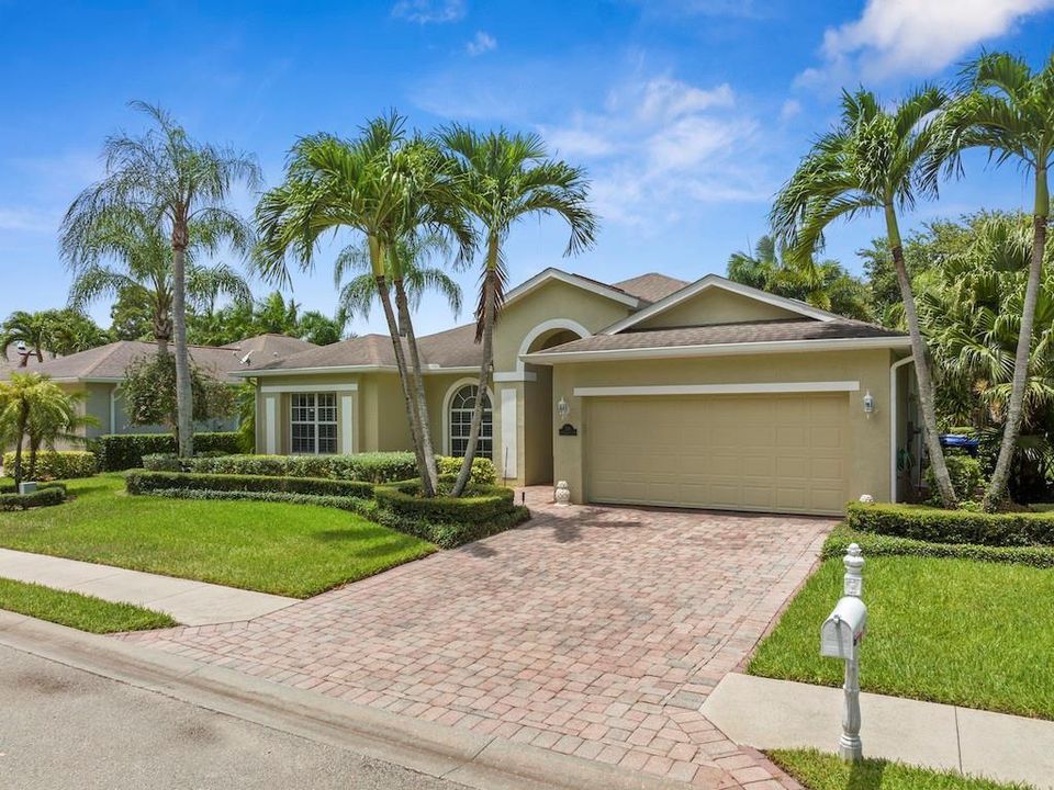 Recently Sold: $1,000,000 (3 beds, 2 baths, 2091 Square Feet)