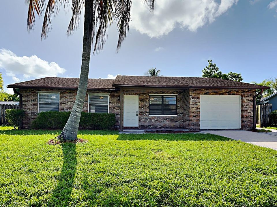 Active With Contract: $2,955 (3 beds, 2 baths, 1160 Square Feet)