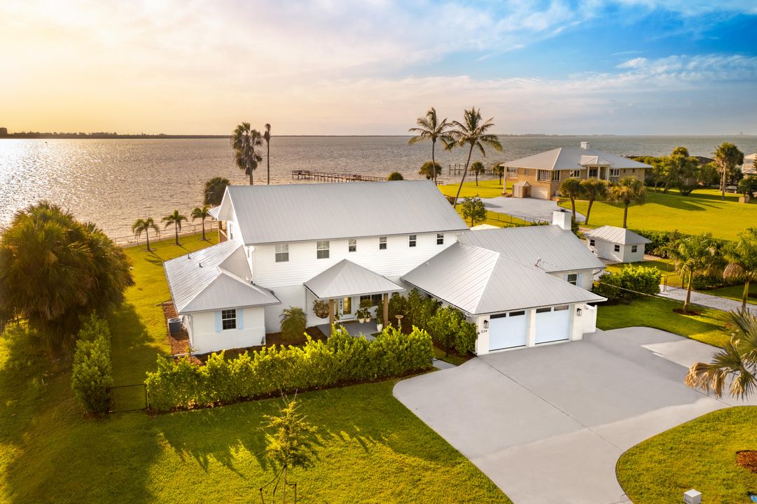 Recently Sold: $2,395,000 (4 beds, 3 baths, 3689 Square Feet)