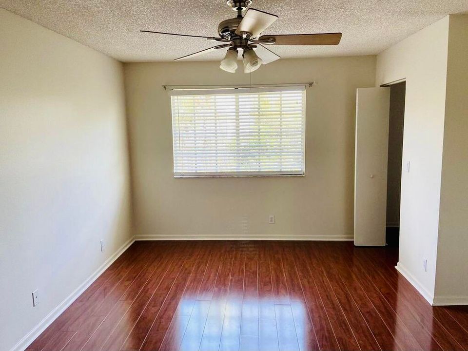 Recently Rented: $3,000 (3 beds, 2 baths, 1682 Square Feet)