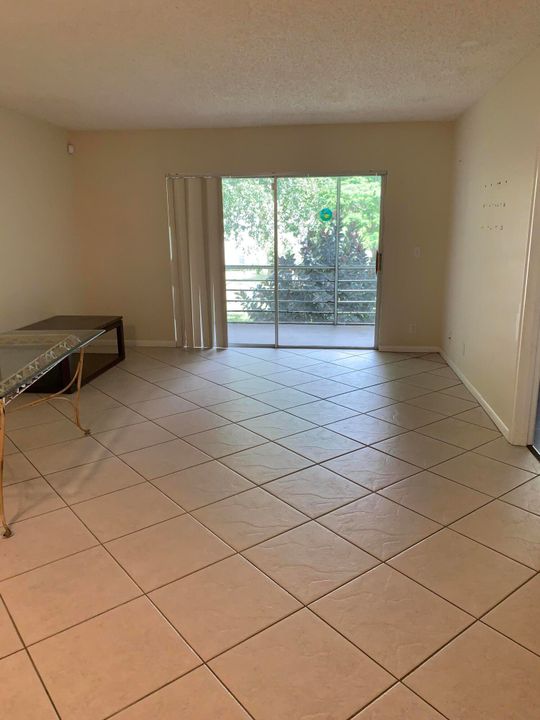 Recently Rented: $2,100 (2 beds, 2 baths, 1023 Square Feet)