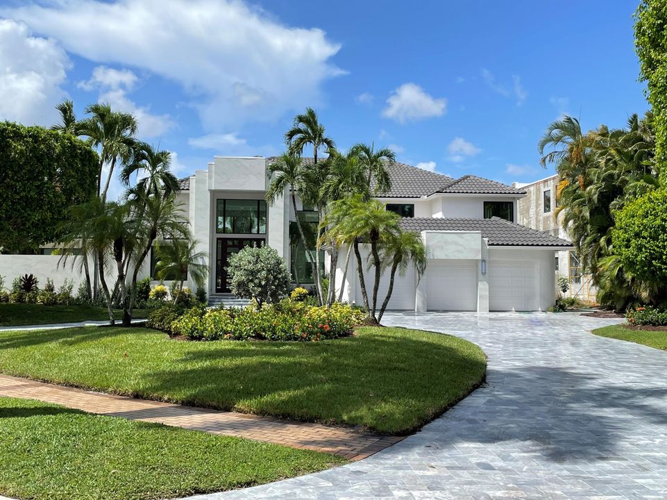 Recently Sold: $4,850,000 (5 beds, 6 baths, 5179 Square Feet)