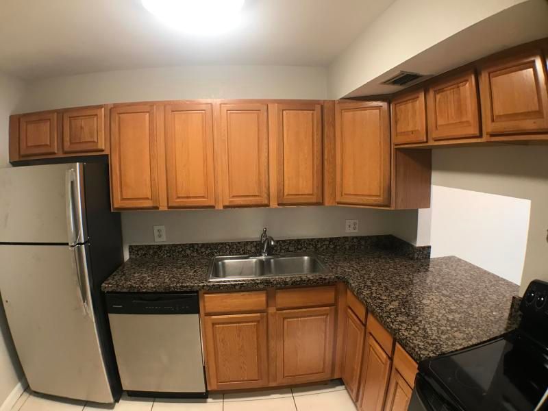 Recently Rented: $1,800 (2 beds, 1 baths, 882 Square Feet)