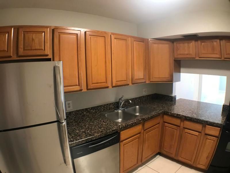 Recently Rented: $1,800 (2 beds, 1 baths, 882 Square Feet)