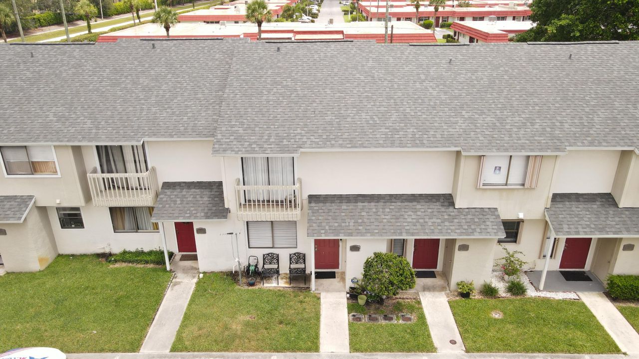 Vendido Recientemente: $269,900 (2 camas, 2 baños, 1166 Pies cuadrados)