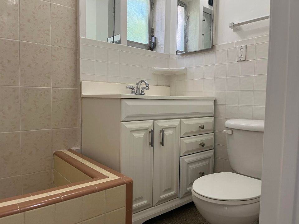Недавно арендовано: $1,700 (1 спален, 1 ванн, 300 Квадратных фут)