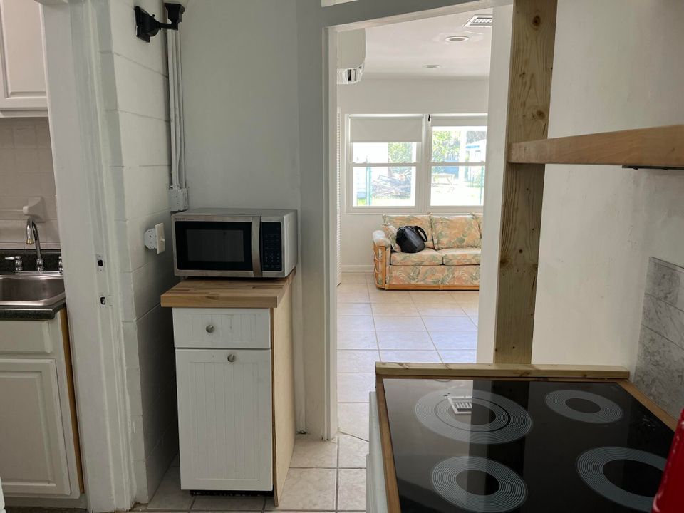Recently Rented: $1,700 (1 beds, 1 baths, 300 Square Feet)