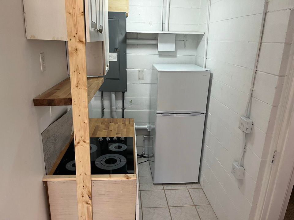 Recently Rented: $1,700 (1 beds, 1 baths, 300 Square Feet)