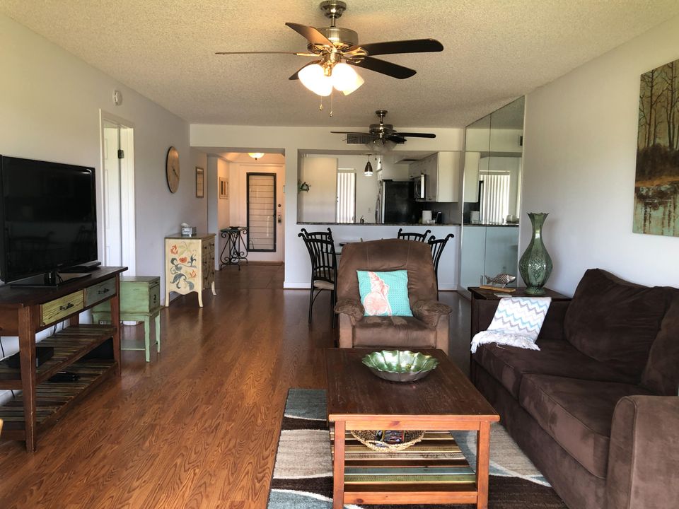 Recently Rented: $2,500 (2 beds, 2 baths, 1180 Square Feet)