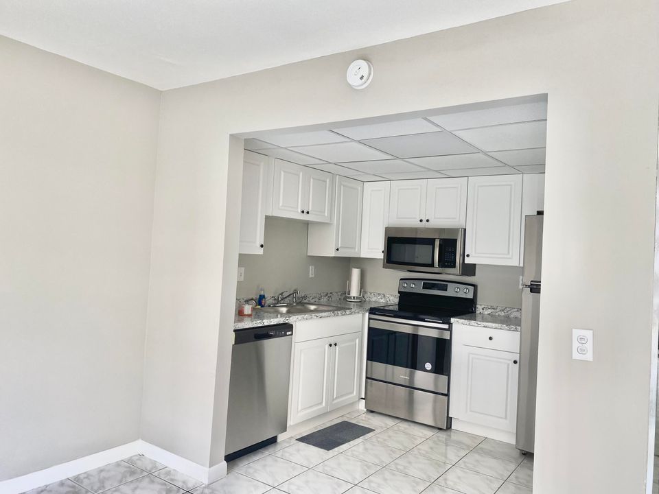 Recently Sold: $129,999 (1 beds, 1 baths, 760 Square Feet)
