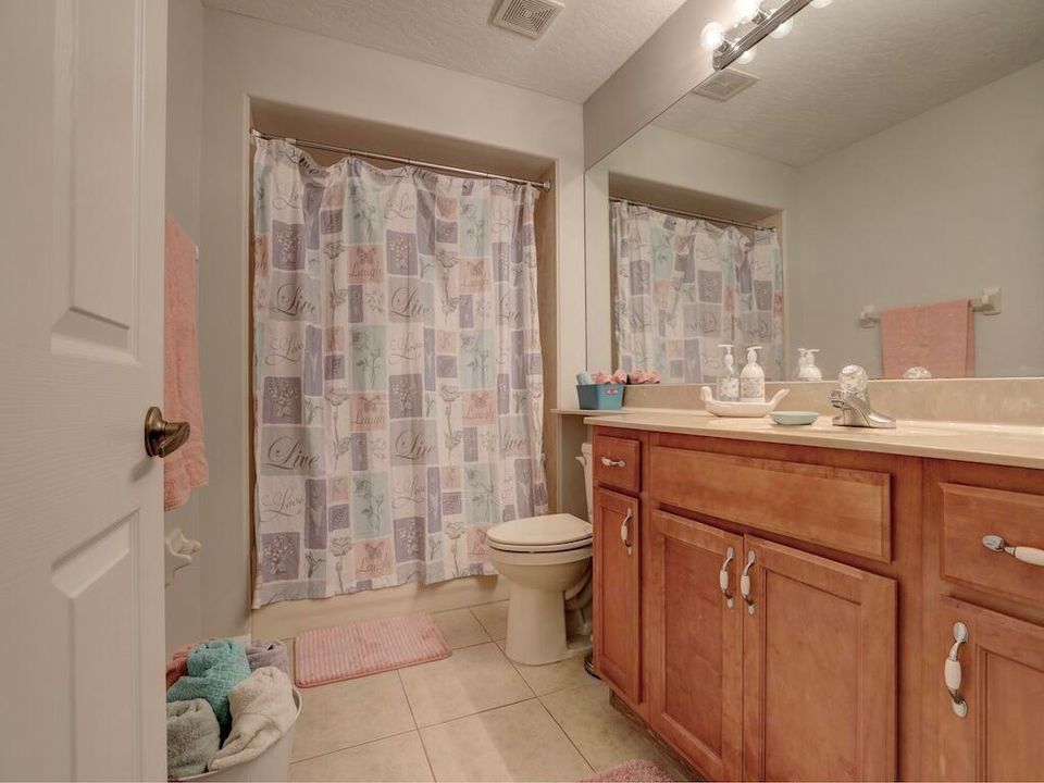 最近售出: $489,900 (3 贝兹, 2 浴室, 2000 平方英尺)